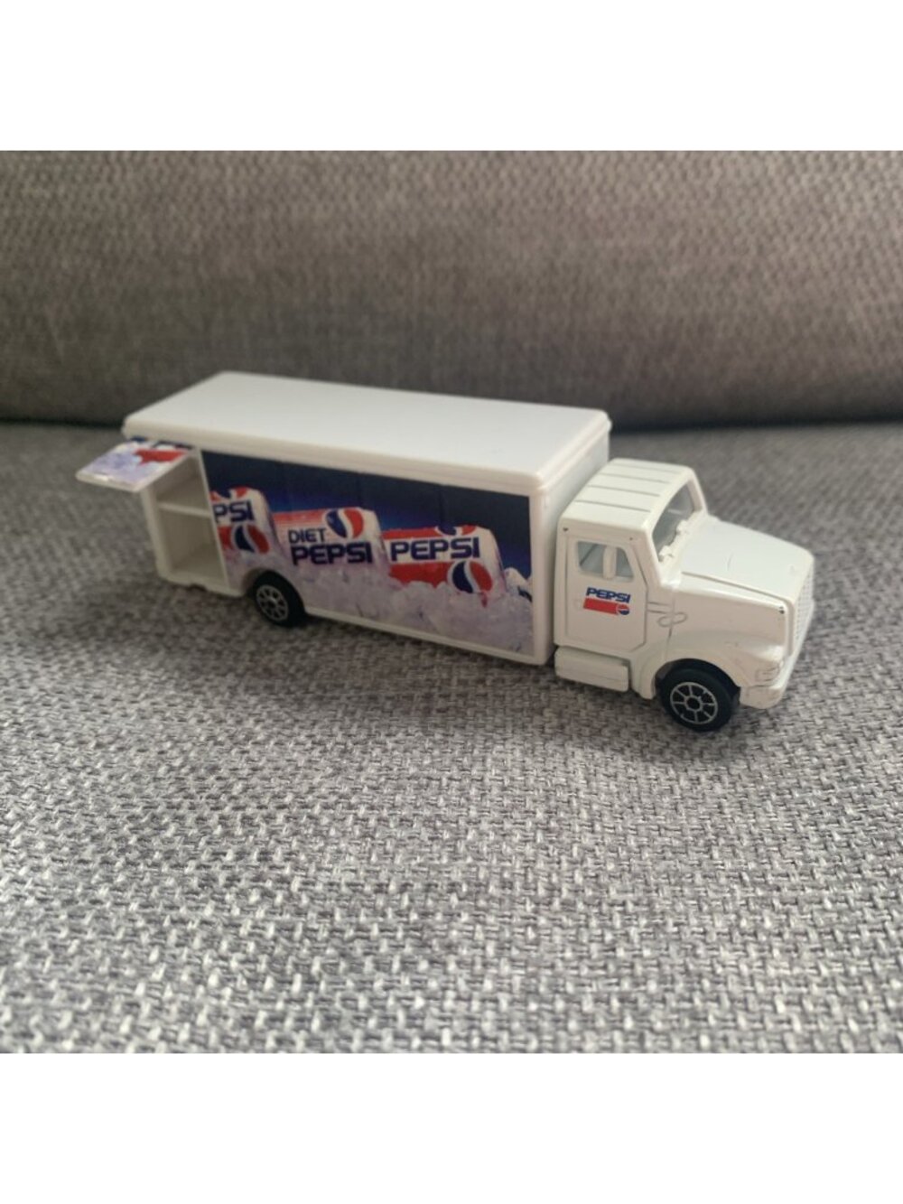 Vintage 1993 Road Champs Pepsi/Diet Pepsi Kenworth Semi-Truck 1:64 Diecast Toy